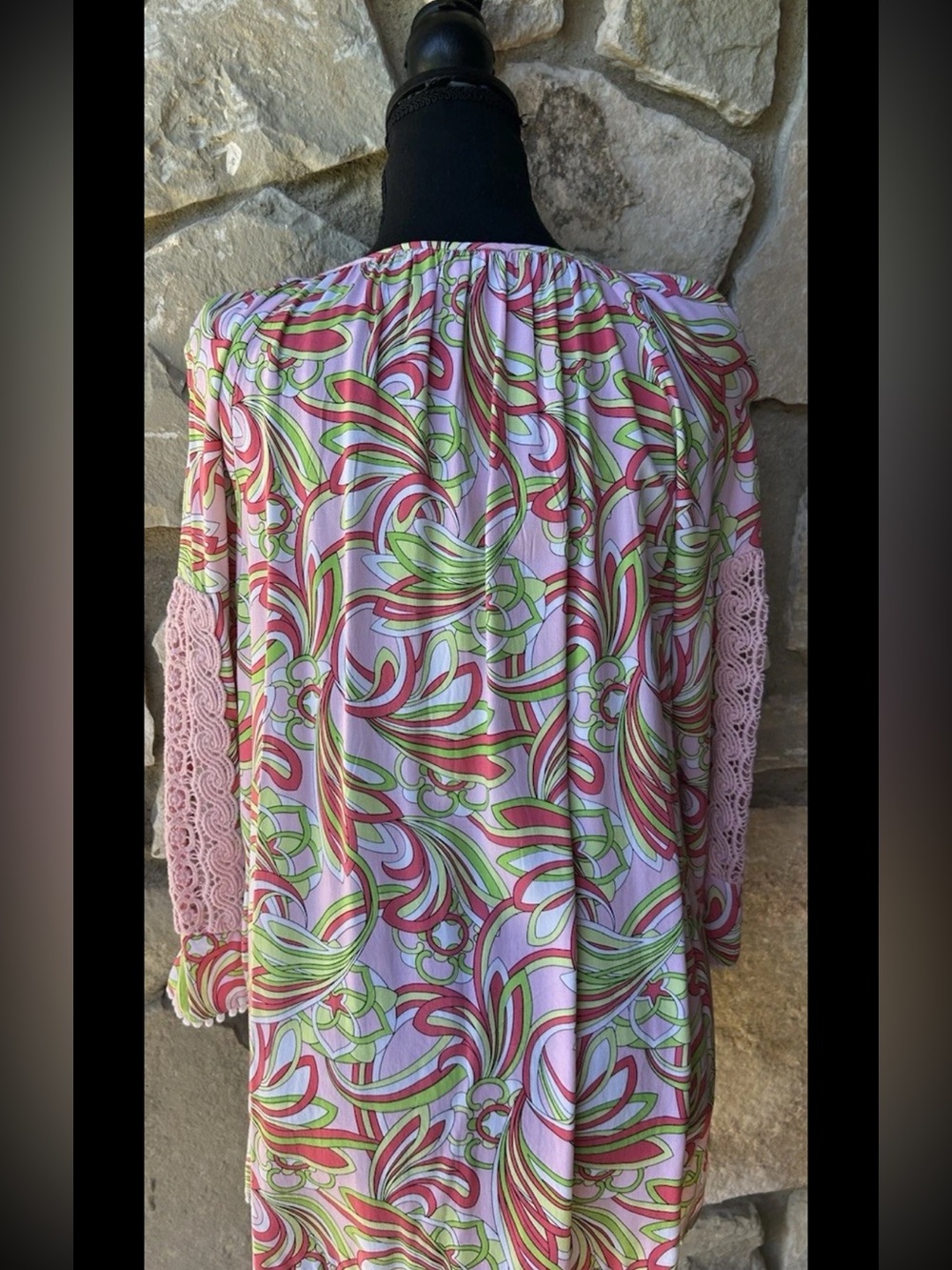 Crown & Ivy Tunic Top Size Medium Pink Green Floral Crochet Trim Ball Fringe - Picture 10 of 11